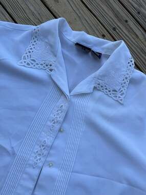 Laura Scott Women's White Short Sleeve Embroidered Blouse Size 14